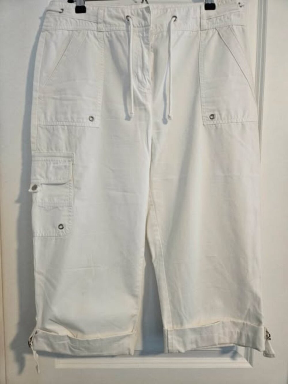 Jones New York Signature White Cargo Capris Size 12 Drawstring Waist Cuffed Hem